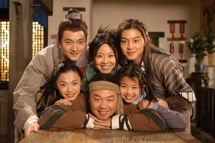 穷剧组出好剧?从《武林外传》到《锦衣之下》,有限经费促就经典