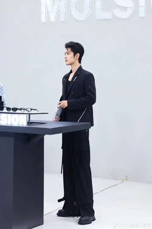 肖战cue身材##肖战想尝试骑行##肖战陌森眼镜品牌代言人