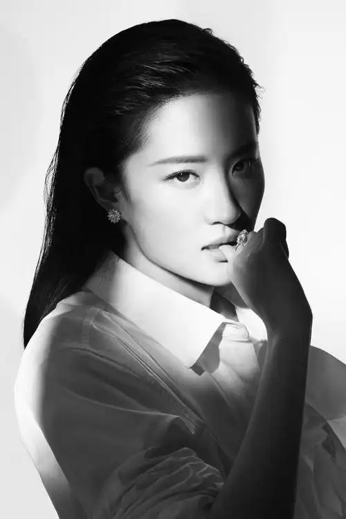 刘亦菲芭莎珠宝大片,优雅高级,珠宝演绎"神仙颜值"