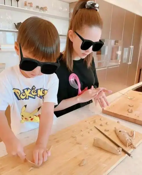 因为周杰伦演唱会唱倒带昆凌在家都不把儿子当人了