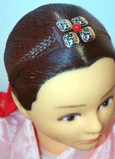 朝鲜古代女子盘发发型图片