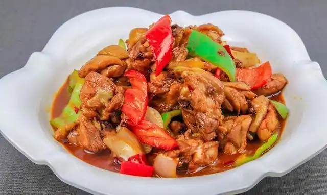 教你做煸炒鸡块,鸡块不柴不糊,肉质鲜嫩,口感爽滑