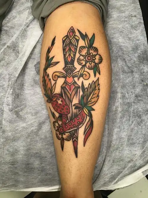 oldschool剑插草莓纹身