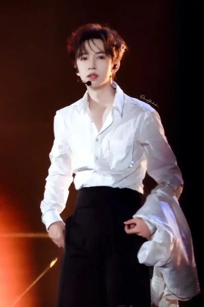 氛围感 #泰酷辣 #时代少年团海口演唱会 #贺峻霖#钓系  - 抖音