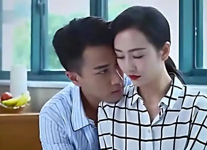 人们之所以如此坚定的认为两人有问题,这也和王鸥的长相以及之间的