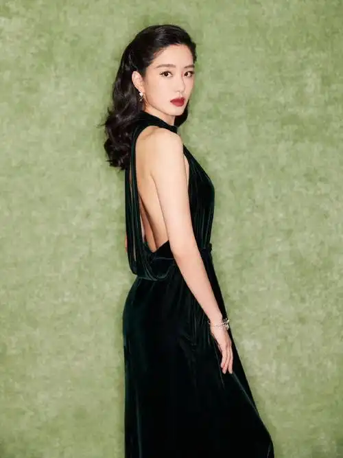 杨采钰美得我眼前一亮