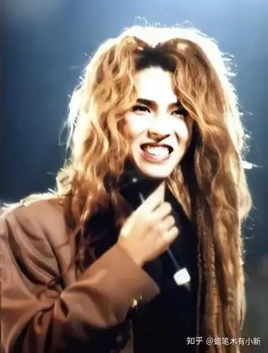 yoshiki,第一眼看了就再也忘不了,同时也是非常有才华的音乐人.