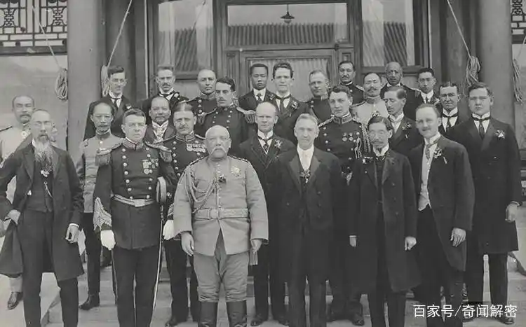 袁世凯绝版旧照图一英气逼人的戎装照图五令人唏嘘不已