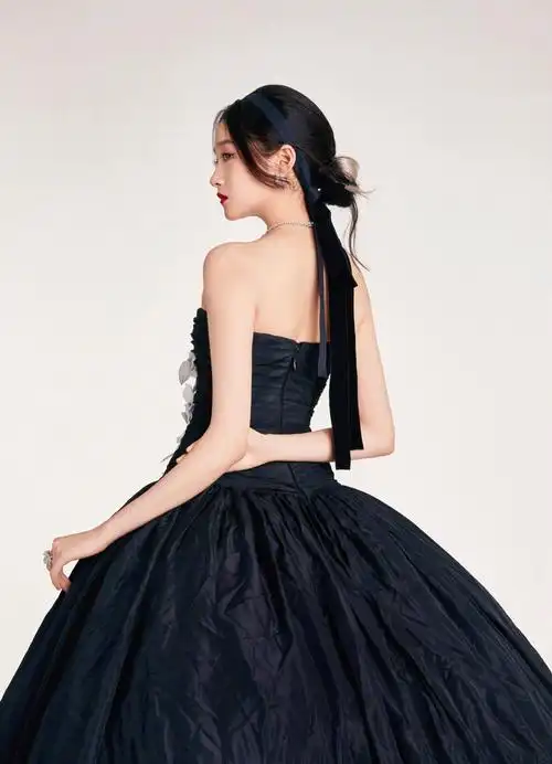 一,关晓彤造型分析