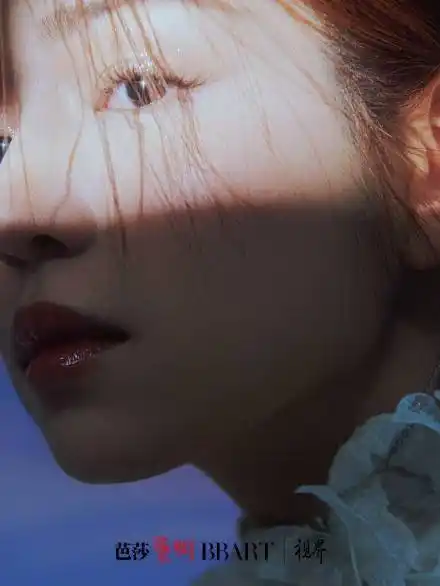 陈妍希全新封面上演侧颜杀眼神温柔氛围浪漫