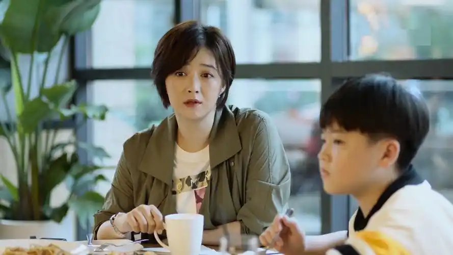 小舍得剧中钟老师最后结果,小舍的钟老师结局