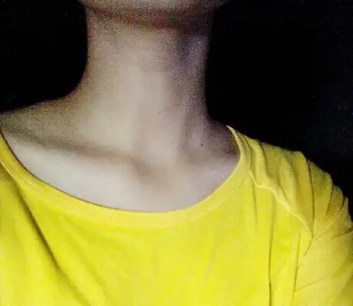 这样的锁骨好看么,给点评价.是男的还是女的你们的是怎么样的