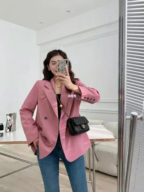日常穿搭沉迷早春的粉色西装