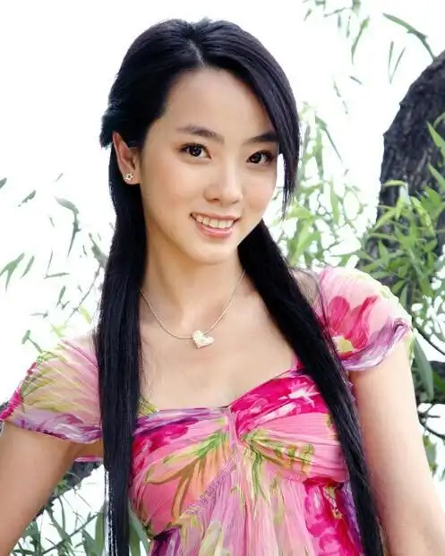 李思思春晚主持妆遭调侃,网友直呼这是得罪化妆师了吗?