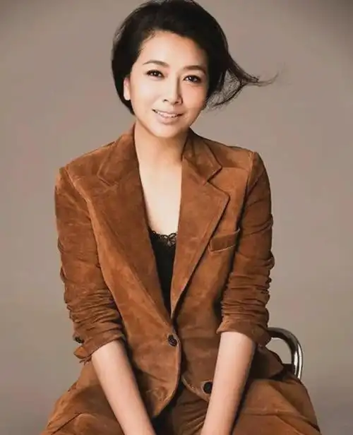 江珊的魅力随岁月增长而更显韵味,反常的反年龄现象令人少见