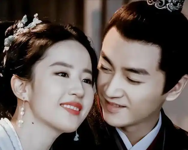 陈晓凭借这部古装剧,成功翻红,再次成为大家关注的焦点.