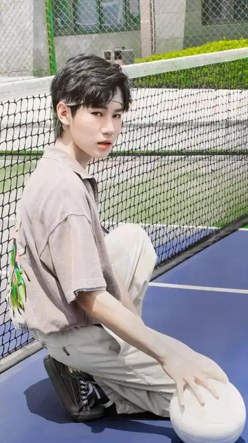 手机壁纸张真源