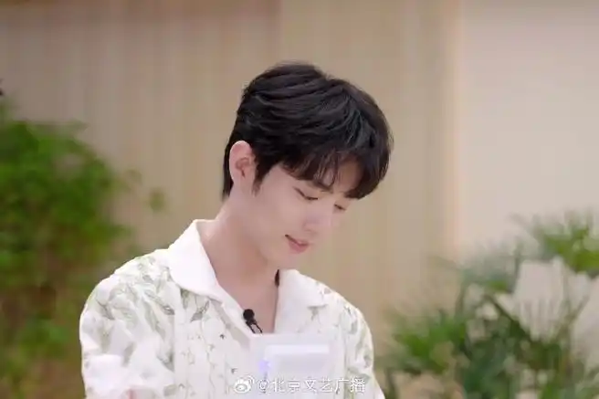 肖战把春天穿身上##肖战清爽白衬衫##肖战治愈系笑容