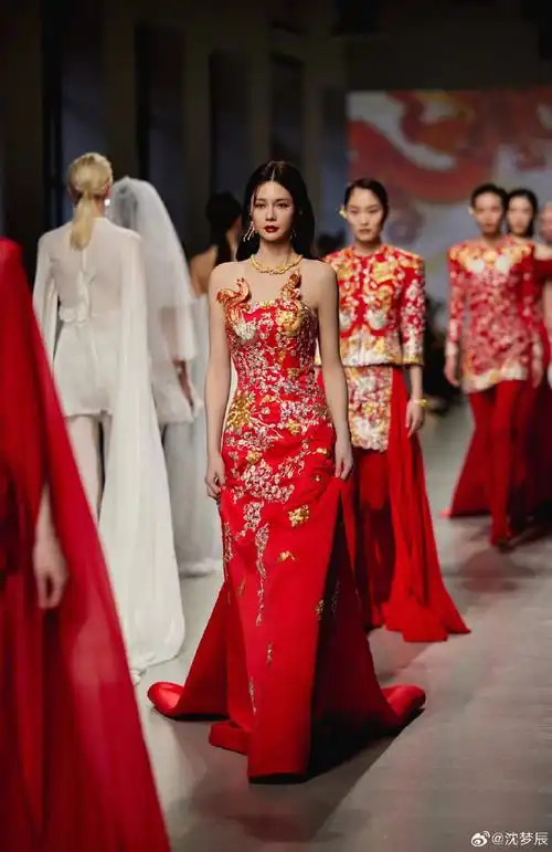 沈梦辰一身中国元素##沈梦辰t台