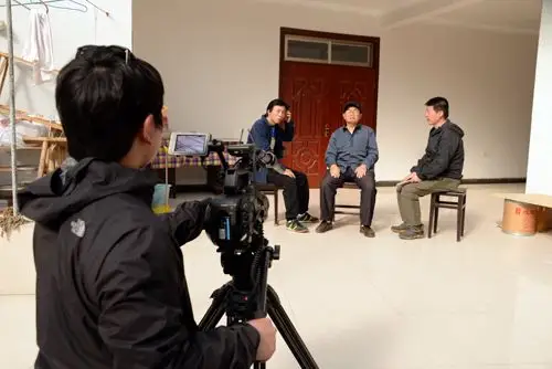 24道拐纪实拍摄进入人物访谈阶段图文