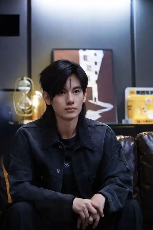 胡先煦连头发丝都等比例放大了#胡先煦真的是越考古越喜欢!