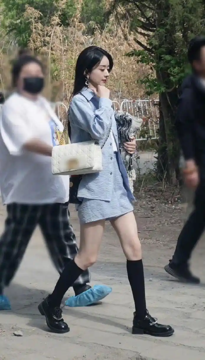 直观感受一下路人镜头下的赵丽颖有多绝!