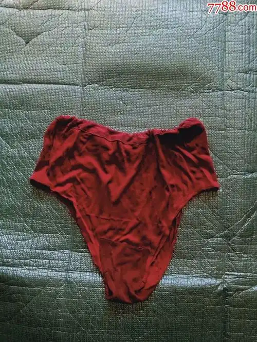 怀旧老红三角裤衩