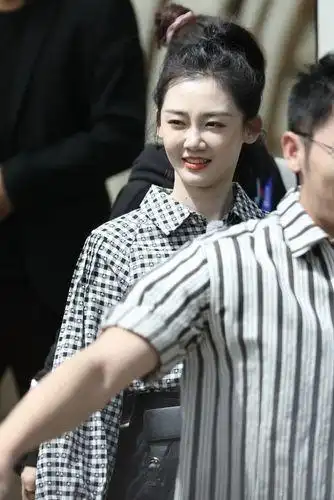 关于郑恺妻子苗苗原名是谁的配图及描述