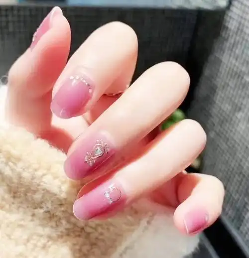 2021新款冰透玫红色显白美甲图
