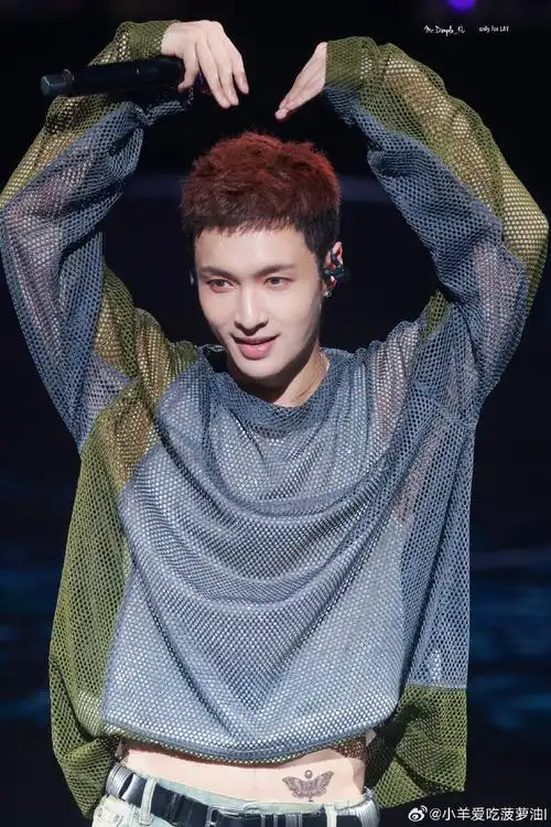 张艺兴说喜欢樱木花道  演唱会这红头发齐刘海小短发 我愿称之为樱木