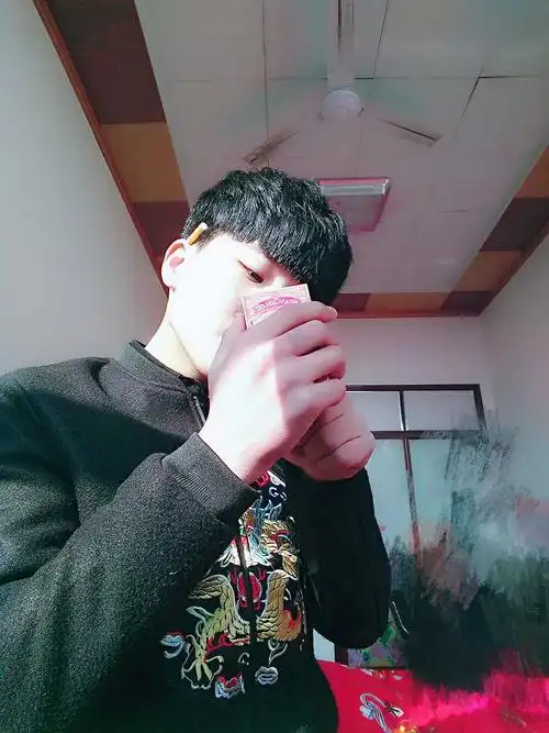 【帅男秀场】龙龙 15岁 天蝎座 学生