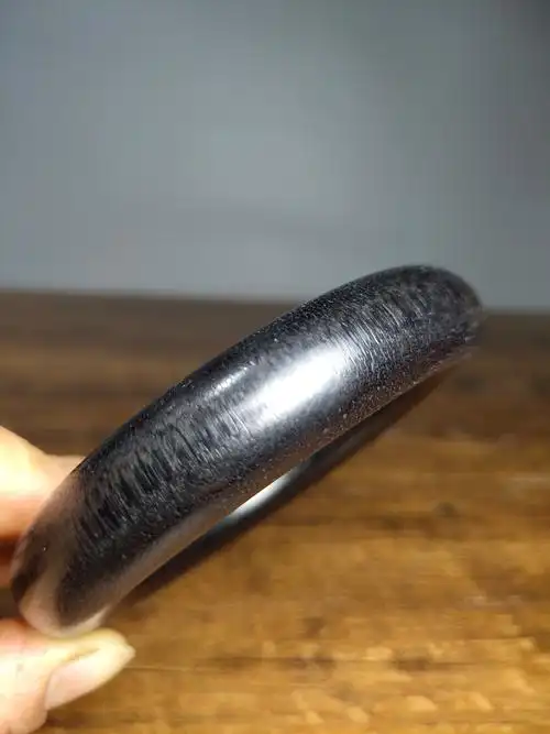 【宝贝名称及介绍〕:旧藏黑不透犀牛角手镯 鱼籽纹清晰可见 内径6