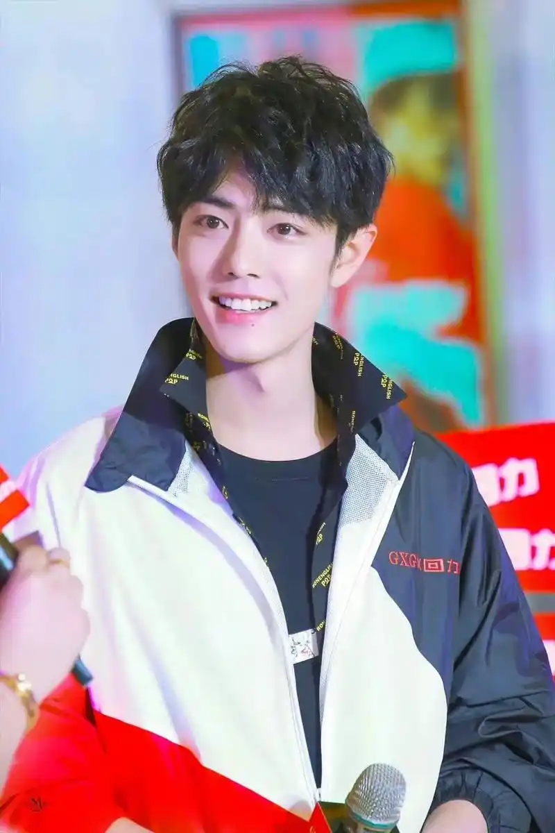 不同时期的卷毛#肖战,这是逆生长吧?有什么区别吗?就是越来越 - 抖音