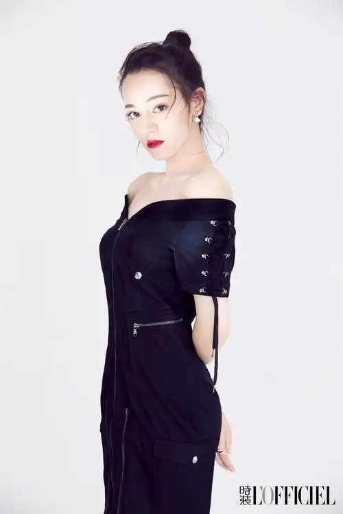 2017《时装lofficiel》十一月刊封面:迪丽热巴(接收好你的迪丽冷巴