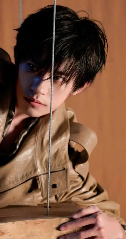 易烊千玺elle3月刊封面##易烊千玺elle世界尽头大片##易烊千玺晒图