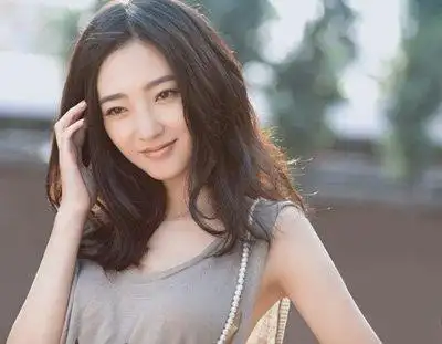 演员王丽坤谎称父母是"高官",以能买到低价房和车为由,王媞伙同朱双双