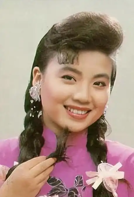 55岁民歌皇后张也:单身22年无婚无子,与男闺蜜相伴21年却不结婚