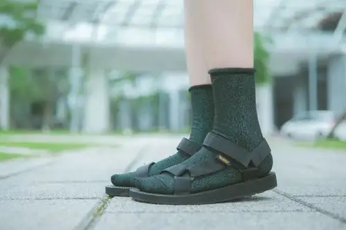 凉鞋品牌如何过冬?冬天穿凉鞋又是什么心态?_搜狐汽车_搜狐网