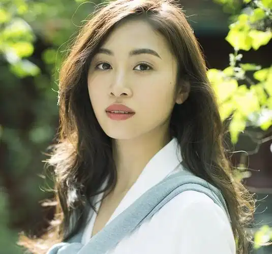 期望韩云云能够崭露头角,成为与马丽同样出色的喜剧明星,过去那种平淡