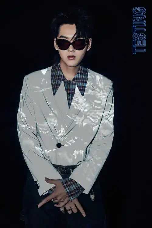 吴亦凡2020全新ep《testing》 "硬件表达"挑战未来感