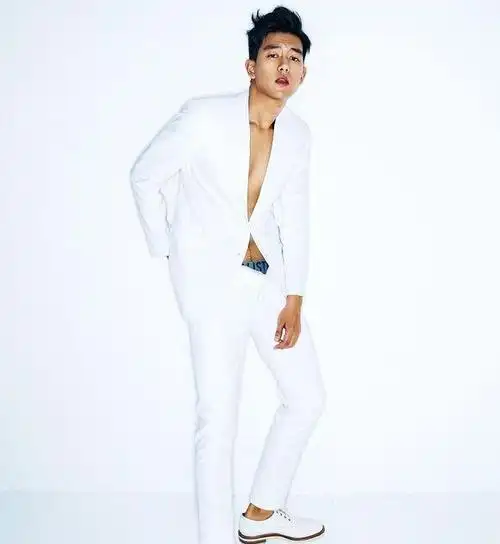 听说你们最近很迷李现李现大胆露身材的写真集拿走不谢