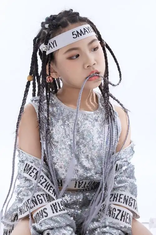 摄影师子铭的儿童摄影作品《脏辫少女》