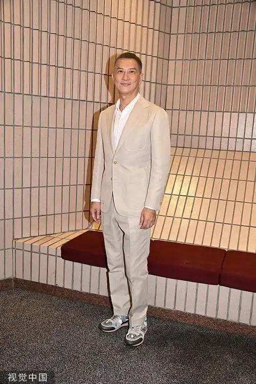 组图:张家辉浅金色寸头神采奕奕 捧场《李后主》慈善公映