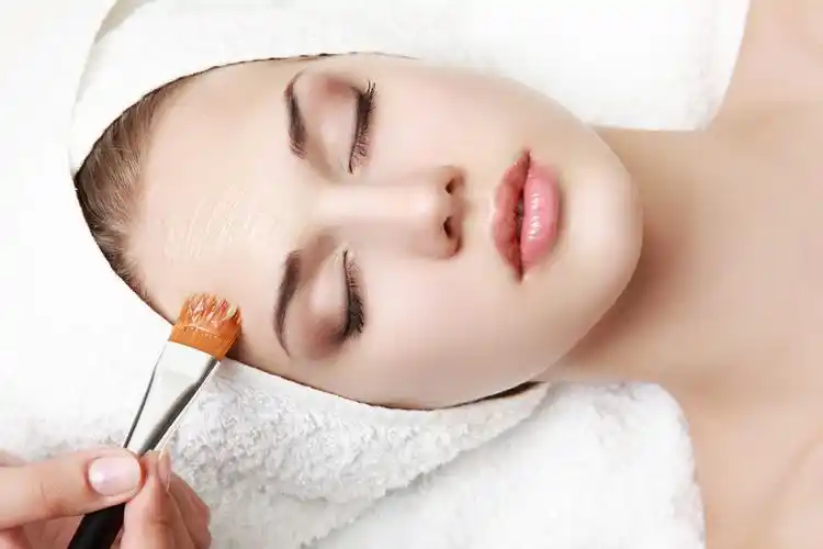 皮肤保养的关键补水,保湿就成了换季所以很容易造成皮肤问题