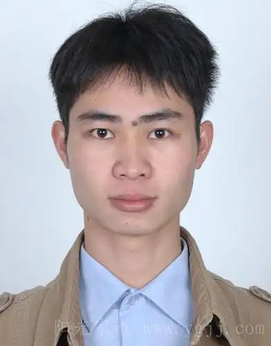 标准证件照,基本与本人一致