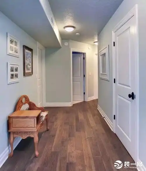 入户玄关铺地板木地板效果图