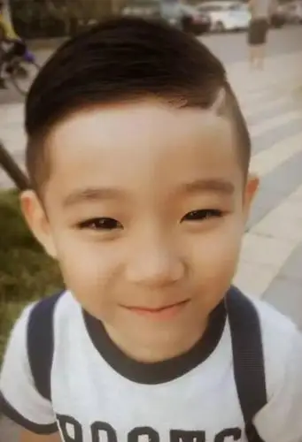 儿童发型 一岁男宝宝短发发型图片 乖巧帅气颜值升高的短头发小男孩露