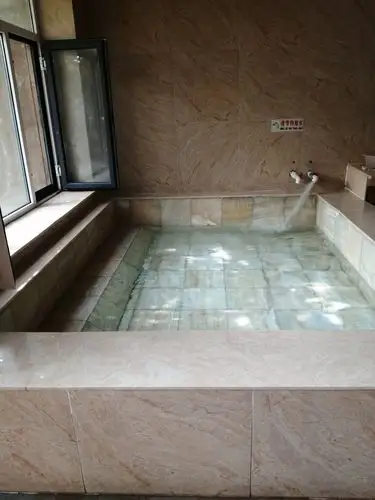 这是室内的泡池