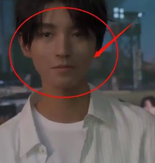 而且就算脸很黑,还是能看得出五官特别清秀,不过王俊凯还是要好好休息