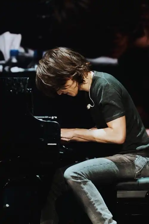 王力宏演唱会##王力宏说人生中总是有摔倒的时候